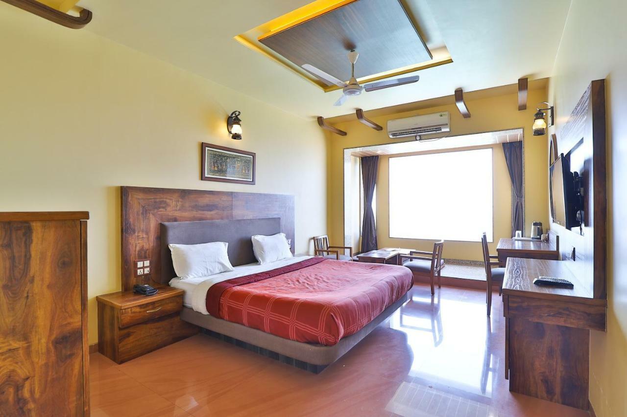 Palette - Hotel Ocean Inn Daman Luaran gambar
