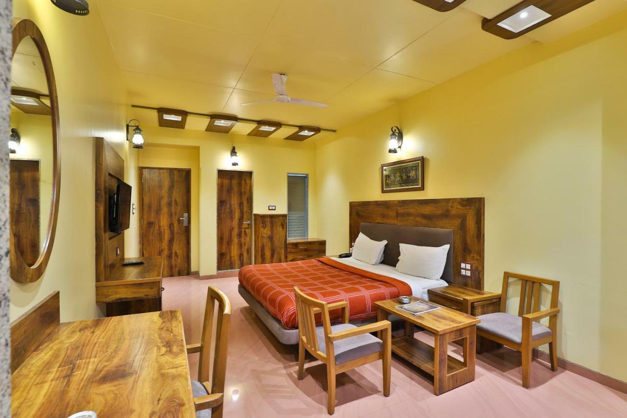 Palette - Hotel Ocean Inn Daman Luaran gambar