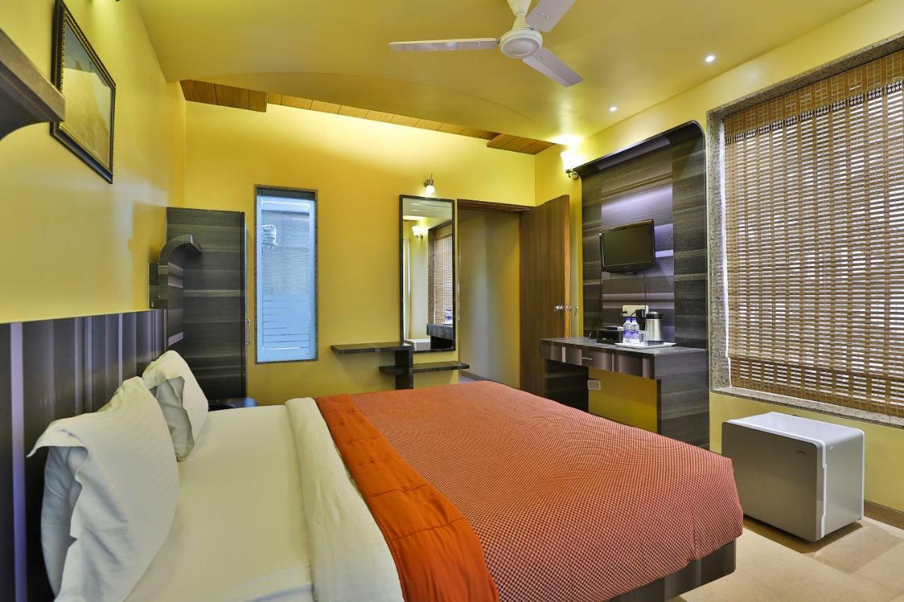 Palette - Hotel Ocean Inn Daman Luaran gambar