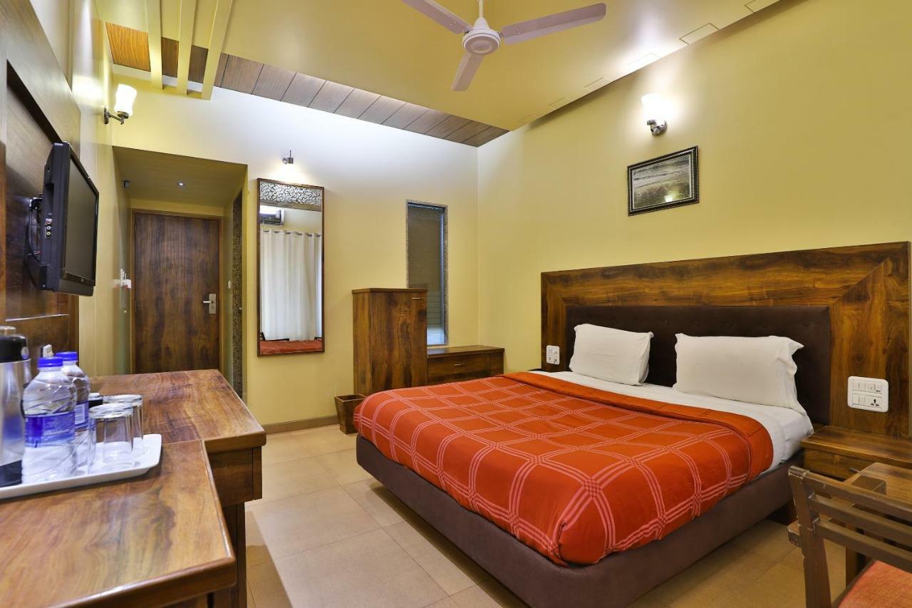 Palette - Hotel Ocean Inn Daman Luaran gambar