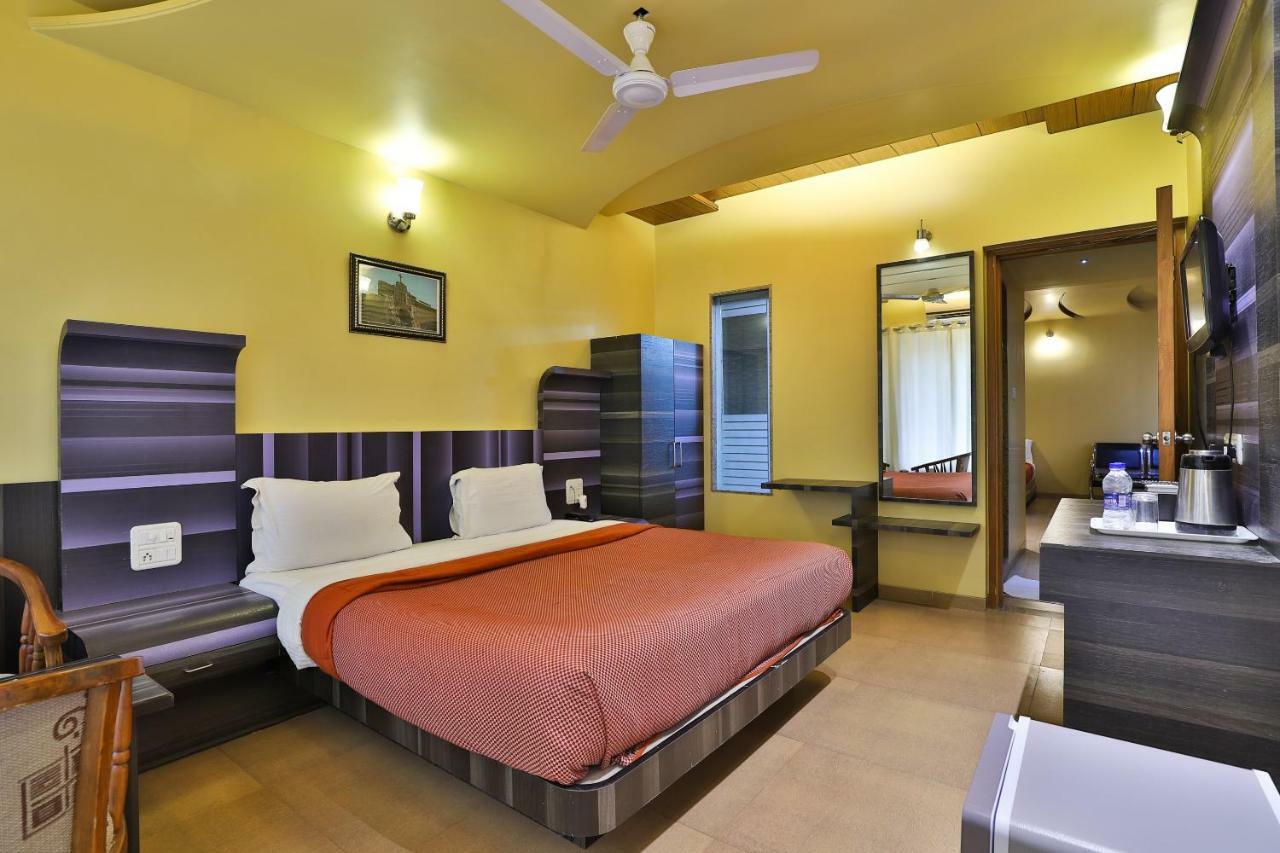 Palette - Hotel Ocean Inn Daman Luaran gambar