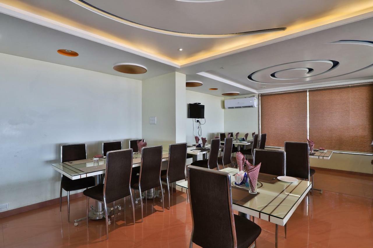 Palette - Hotel Ocean Inn Daman Luaran gambar