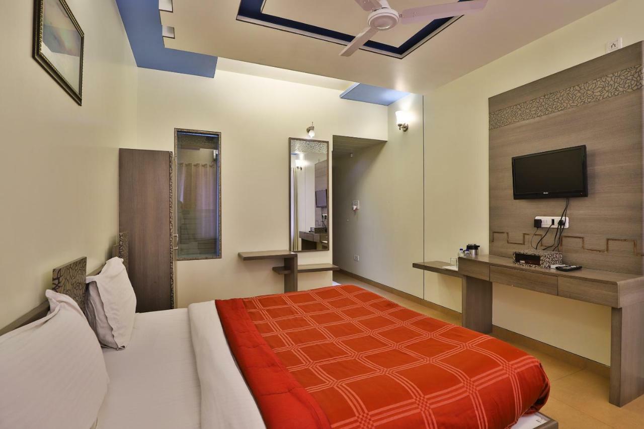 Palette - Hotel Ocean Inn Daman Luaran gambar