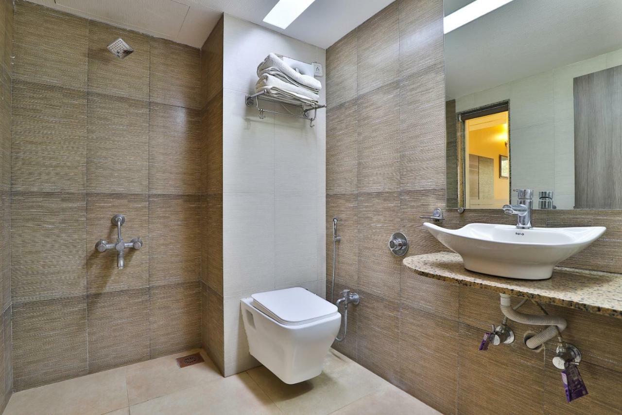 Palette - Hotel Ocean Inn Daman Luaran gambar